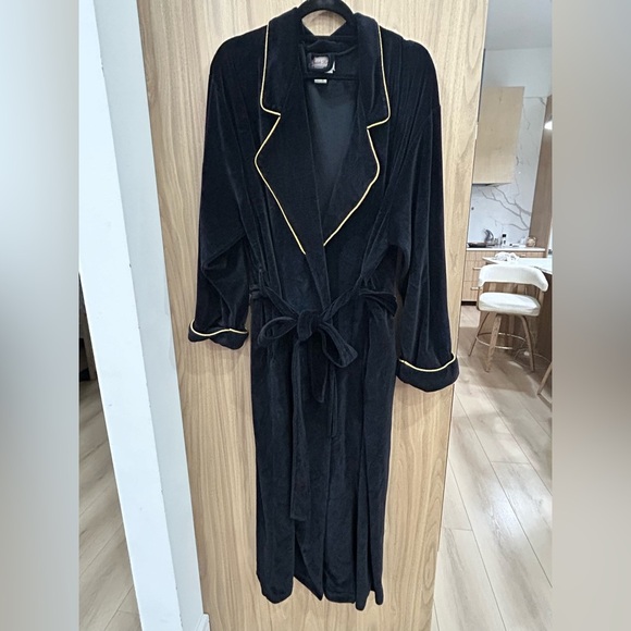 Judith Hart Other - Vintage Robe Judith Hart Women 3x Gold Trim Black Velvet Tie Soft Warm Korea